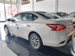 نيسان سيلفي